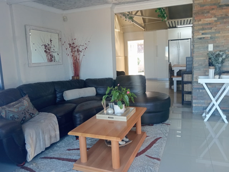 3 Bedroom Property for Sale in Wavecrest Eastern Cape